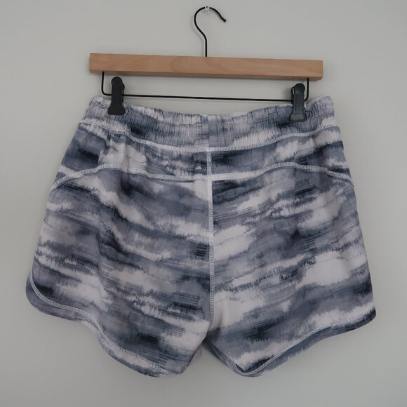 Athleta Mesh Racer Run 4" gray and white Shorts Women's Medium Mid Rise - Picture 3 of 6